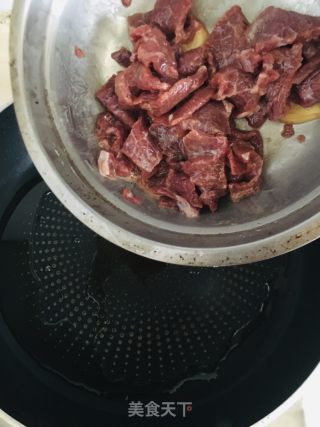 牛肉炒洋葱的做法步骤：5