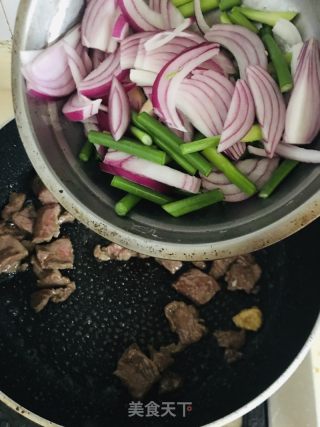 牛肉炒洋葱的做法步骤：6