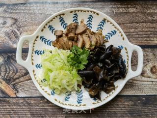 卷心菜木耳拌瘦肉的做法步骤：6