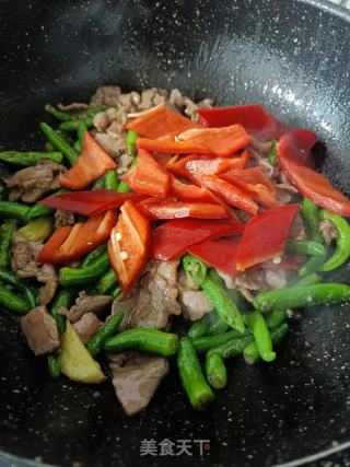 双椒炒牛肉的做法步骤：8