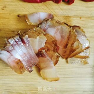 荷兰豆炒腊肉的做法步骤：3