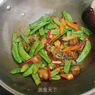 荷兰豆炒腊肉的做法步骤：9