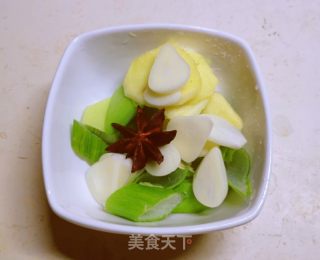 红烧泥鳅的做法步骤：3