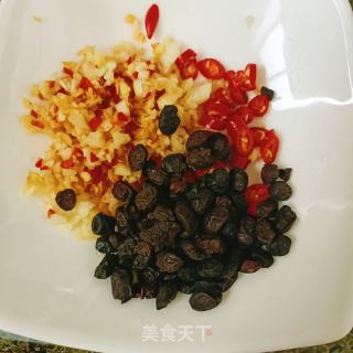 爆炒空心菜梗的做法步骤：3
