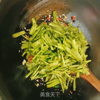 爆炒空心菜梗的做法步骤：6