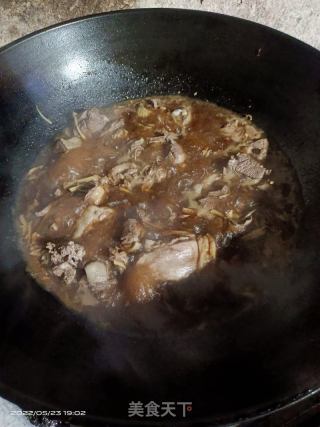 姜丝焖鸭肉的做法步骤：6