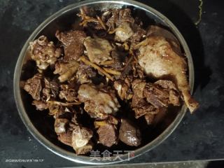 姜丝焖鸭肉的做法步骤：9