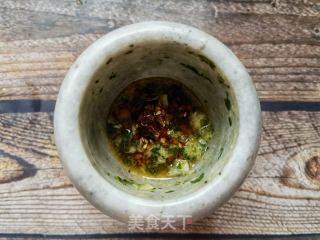 五花肉卷蘸十香菜蒜汁的做法步骤：7