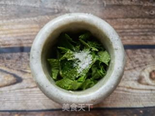 鸡蛋蘸十香菜蒜汁的做法步骤：4