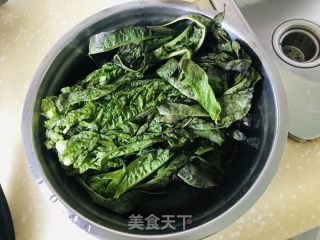 蒜蓉莴笋叶的做法步骤：1