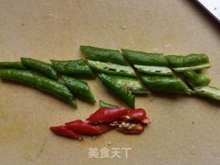 青红椒洋葱炒肉片的做法步骤：2