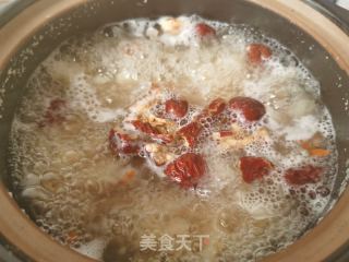 银耳莲子百合马蹄汤水的做法步骤：4