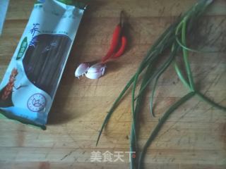 凉拌荞麦面的做法步骤：1