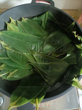 红豆咸蛋粽的做法步骤：2