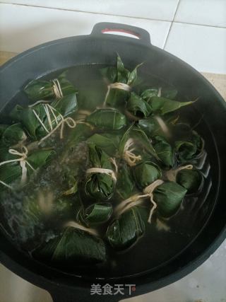 红豆咸蛋粽的做法步骤：6