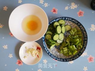 尖椒黄瓜炒鸡蛋的做法步骤：2
