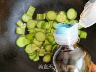 尖椒黄瓜炒鸡蛋的做法步骤：6