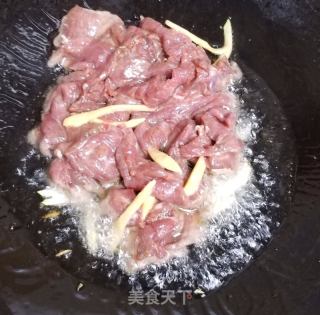 牛肉炒贡菜的做法步骤：4