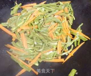 牛肉炒贡菜的做法步骤：7