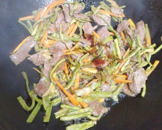 牛肉炒贡菜的做法步骤：9