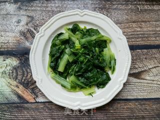 小龙虾仁拌小白菜的做法步骤：4