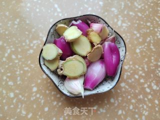 黑木耳炖土鸡的做法步骤：4