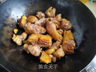 小土豆黑木耳炖土鸡的做法步骤：6