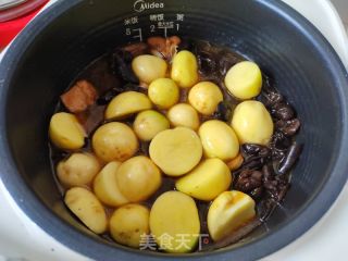 小土豆黑木耳炖土鸡的做法步骤：9