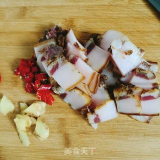 豆皮炒腊肉的做法步骤：2