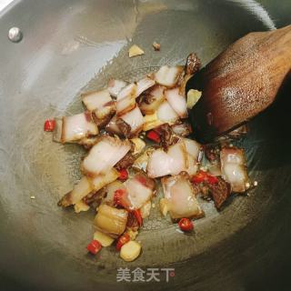 豆皮炒腊肉的做法步骤：3