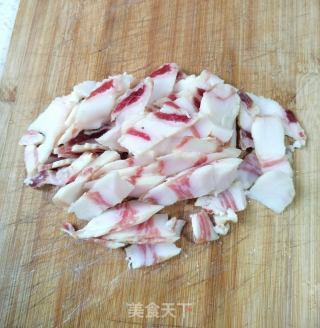 腊肉炒酸芋苗的做法步骤：2