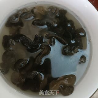 素炒荷兰豆的做法步骤：1