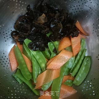 素炒荷兰豆的做法步骤：2