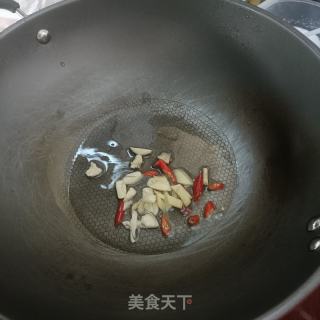 素炒荷兰豆的做法步骤：3