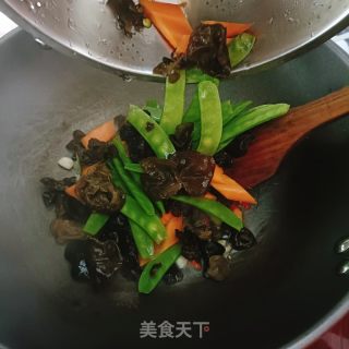 素炒荷兰豆的做法步骤：4