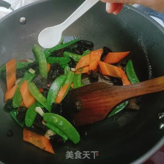 素炒荷兰豆的做法步骤：5