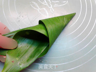 豌豆腊肉粽的做法步骤：9