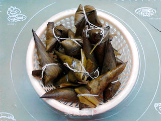 豌豆腊肉粽的做法步骤：17