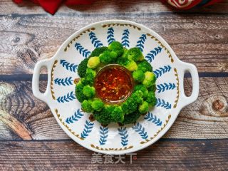 西兰花蘸十香菜蒜汁的做法步骤：8