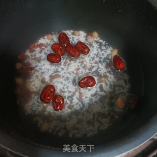 黑米八宝粥的做法步骤：2