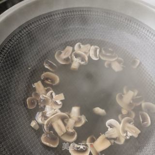 菜椒口蘑拌甜虾的做法步骤：5