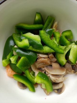 菜椒口蘑拌甜虾的做法步骤：10