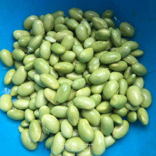 肉丁香干炒毛豆的做法步骤：1