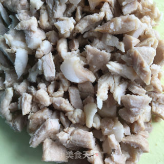 肉丁香干炒毛豆的做法步骤：2