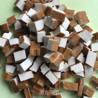肉丁香干炒毛豆的做法步骤：4