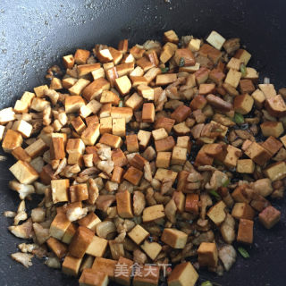 肉丁香干炒毛豆的做法步骤：7