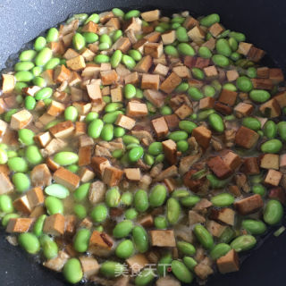 肉丁香干炒毛豆的做法步骤：9