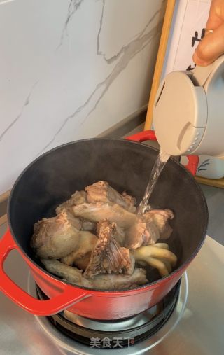四物番鸭汤的做法步骤：4
