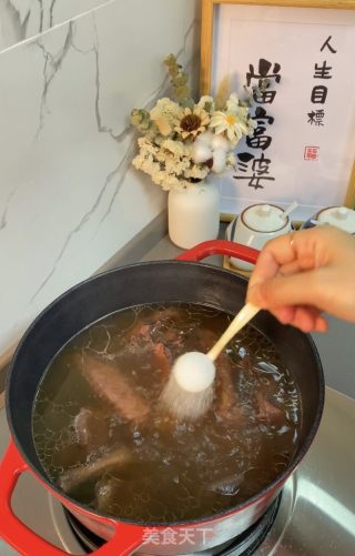 四物番鸭汤的做法步骤：7