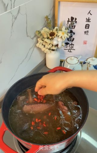 四物番鸭汤的做法步骤：8
